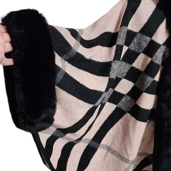Sioni Plaid Faux Fur Hooded Cape Poncho L XL Pink Black Cozy Warm Outerwear - Picture 3 of 8